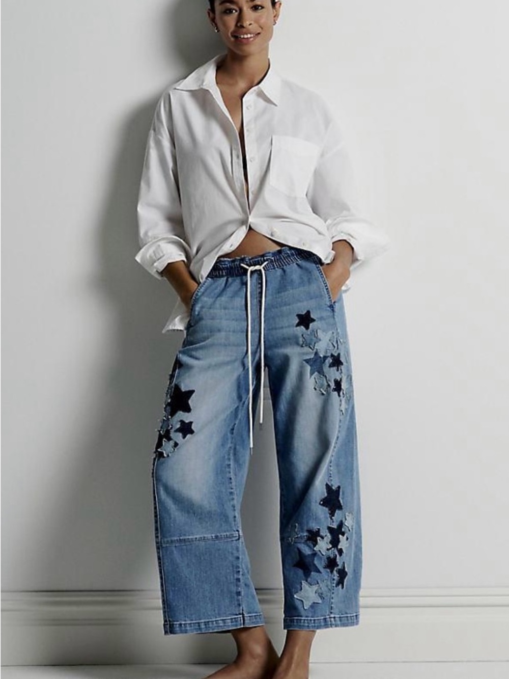 Anthropologie Pilcro Izzie relaxed pull on jean. Blue Star-Embroidery